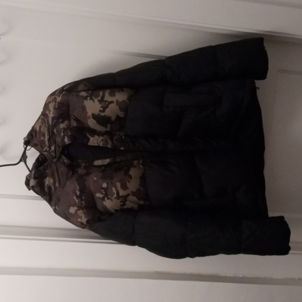 New Winter Hooded XL waterproof black with camouflage Jacket from Goodfellow